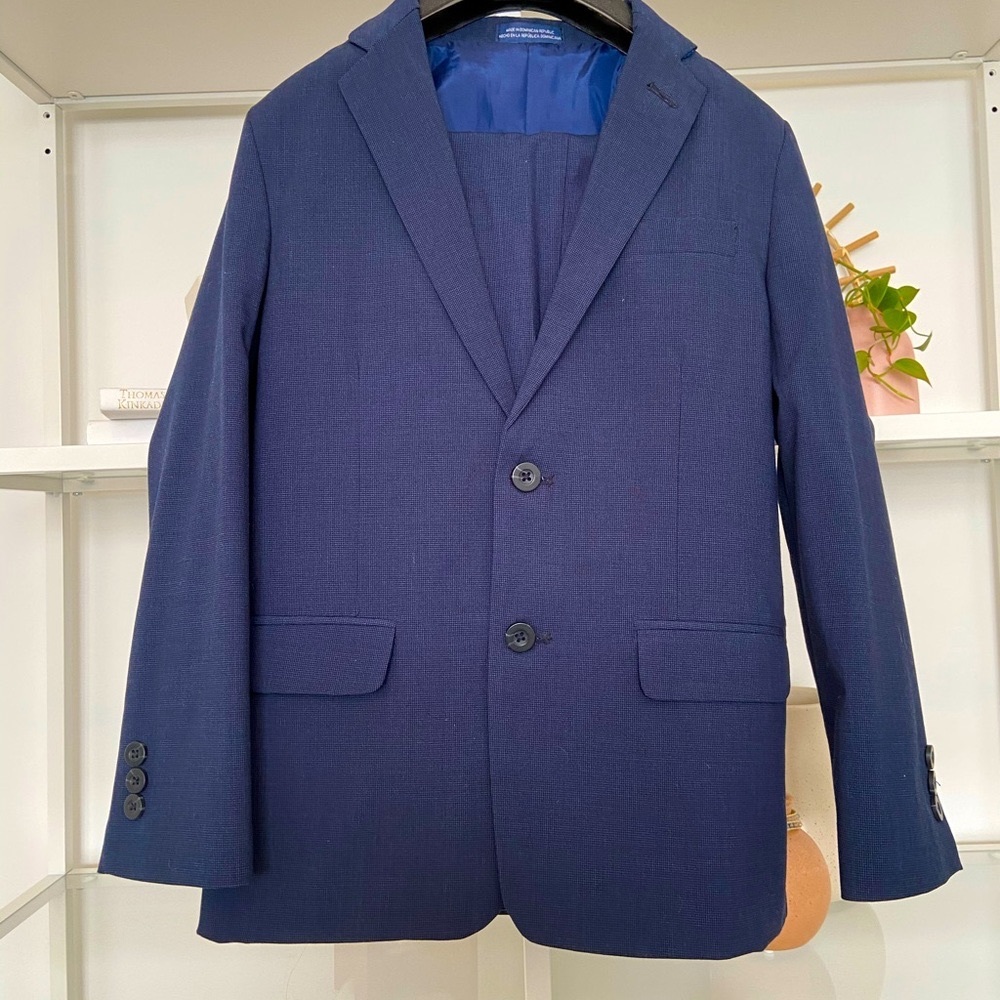 Izod boys suit in size 10/12